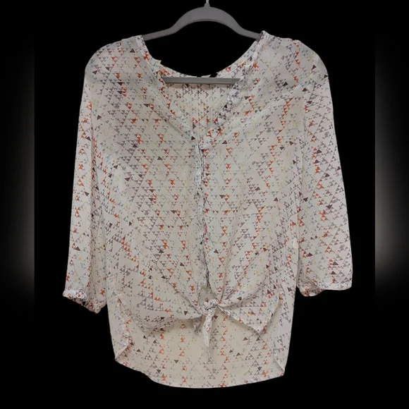 Maurices Women's Blouse Size Small White with Colorful Triangle Pattern - Picture 12 of 14